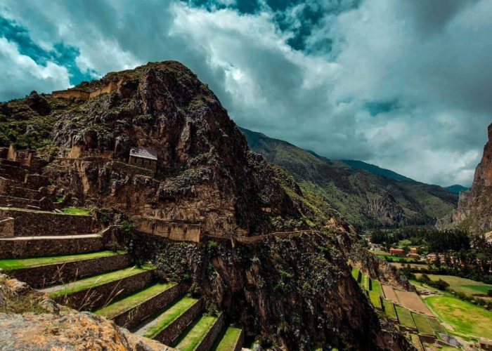 2-Day-Tour-Machu-Picchu-Sacred-Valley-1200x900
