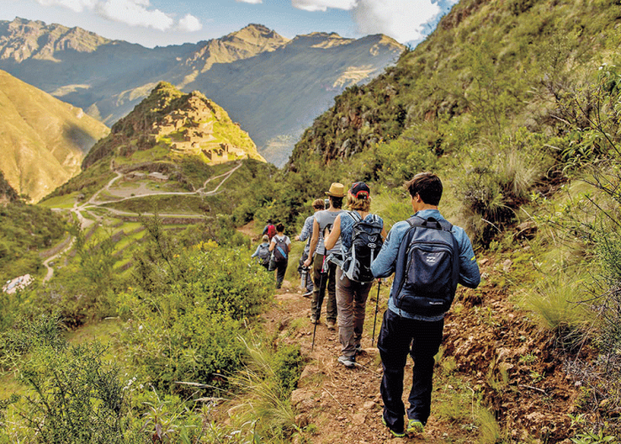 _web_Lares-Trek_Hiking_